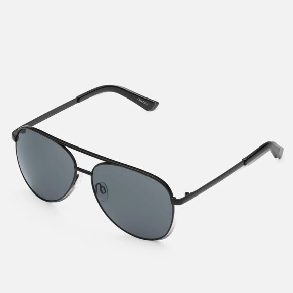 Quay - Vivienne Sunglasses - Black Frame / Smoke Lens display picture 2